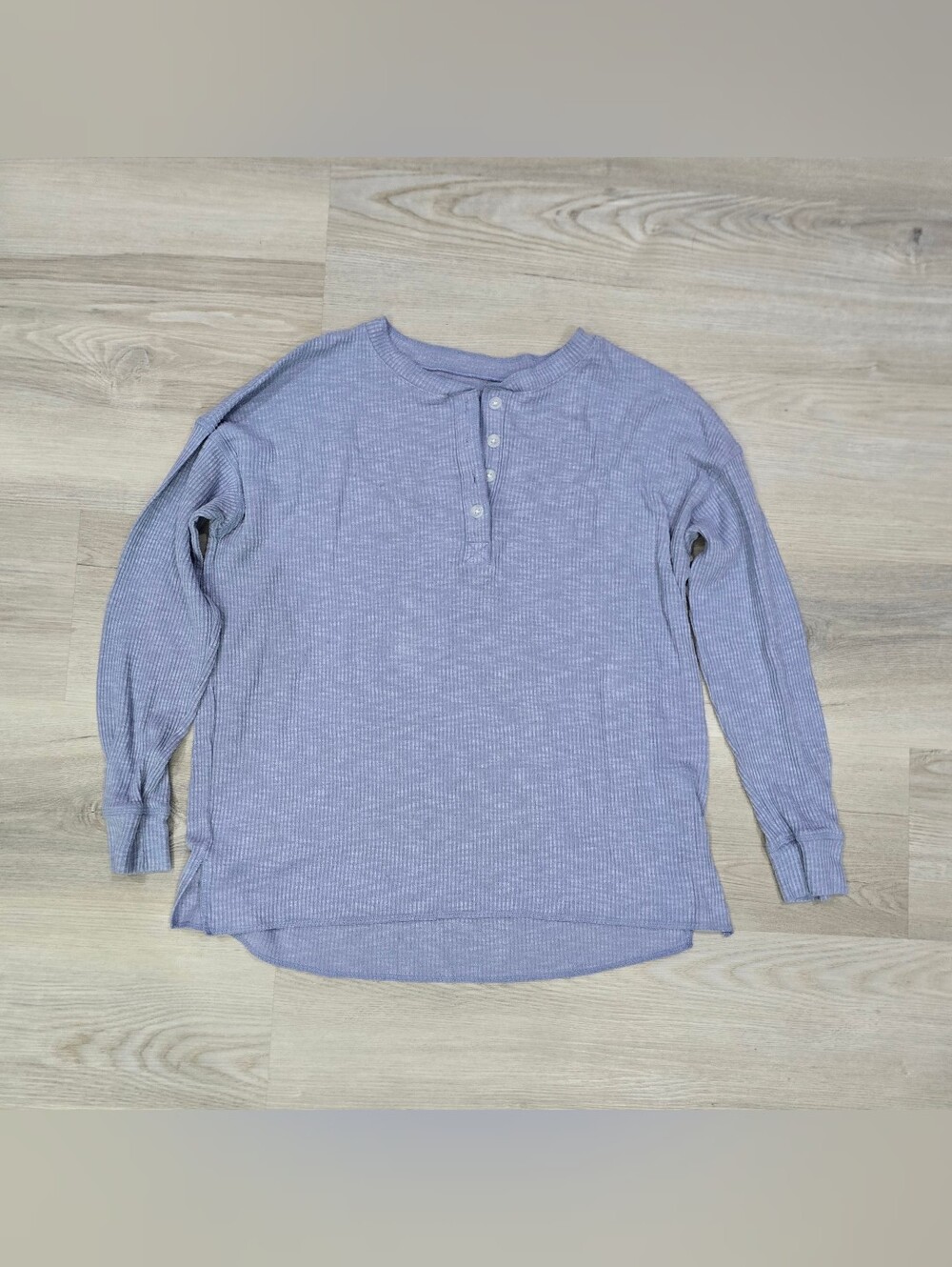 American Eagle Long-Sleeve Henley Top in Light Blue Oversized Small